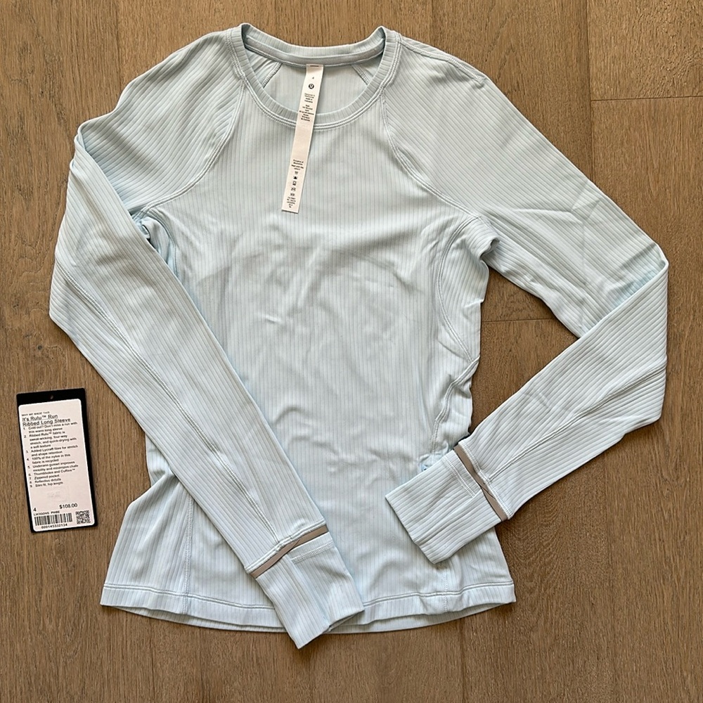 EUC it's rulu run ribbed long sleeve powder blue size 4 lululemon